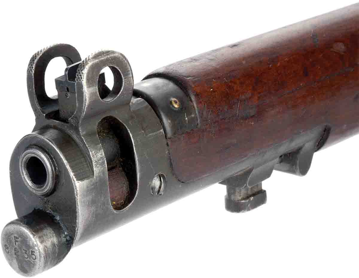 The nose cap on an SMLE No. 1 Mk III has a protruding stud for bayonet mounting.
